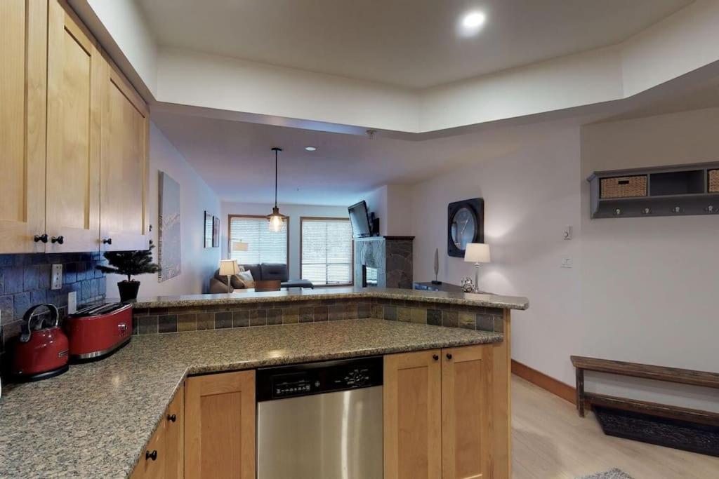Powderhorn By Whistler Blackcomb Vacation Rentals Экстерьер фото